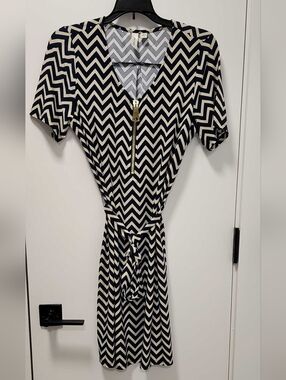 Tacera navy blue and white chevron print dress - Size S